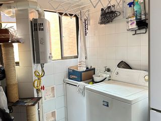 Lindo apartamento remodelado con balcn en una estratgica ubicacin