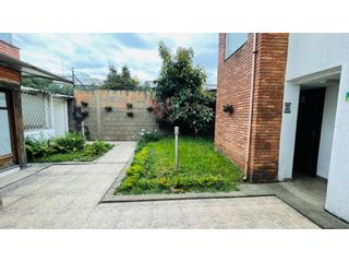 Venta Oficina en Casa de dos Pisos 336 M2 en Niza Sur Bogotá