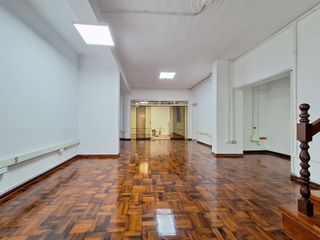 Casa en alquiler en Miraflores de  480 m2, con cohera