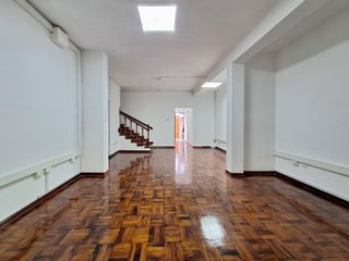 Casa en alquiler en Miraflores de  480 m2, con cohera