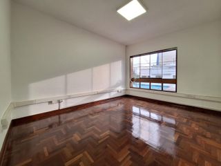 Casa en alquiler en Miraflores de  480 m2, con cohera