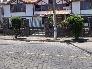 Foto 33 de Casa en  VENTA 4 DORMITORIOS CON BAÑO