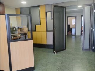 Foto 5 de Mariana de Jesús, Oficina  Amoblada en Renta, 450m2, 2 Ambientes