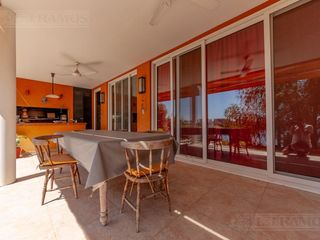 Foto 7 de Casa sobre el lago en venta en el Barrio Vistas