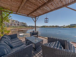 Foto 4 de Casa sobre el lago en venta en el Barrio Vistas