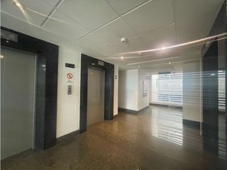 Foto 2 de RENTO ESPACIOSA OFICINA EN El NORTE CON UBICACIÓN ESTRATÉGICA