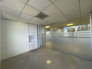 Foto 4 de RENTO ESPACIOSA OFICINA EN El NORTE CON UBICACIÓN ESTRATÉGICA