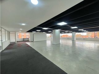 Foto 12 de RENTO OFINA REMODELADA EN LA 77 CON 11