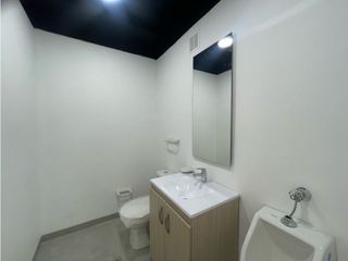 Foto 17 de RENTO OFINA REMODELADA EN LA 77 CON 11