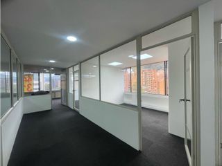 Foto 7 de RENTO OFINA REMODELADA EN LA 77 CON 11