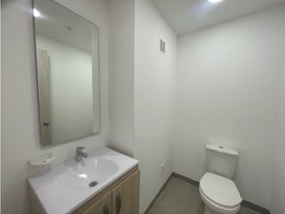 Foto 18 de RENTO OFINA REMODELADA EN LA 77 CON 11