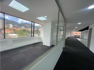 Foto 9 de RENTO OFINA REMODELADA EN LA 77 CON 11