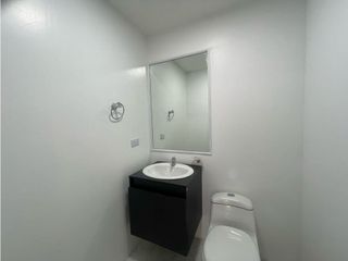 Foto 11 de RENTO OFINA REMODELADA EN LA 77 CON 11
