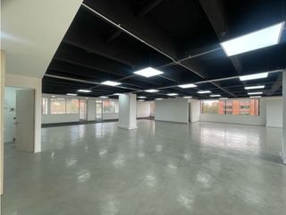 Foto 2 de RENTO OFINA REMODELADA EN LA 77 CON 11