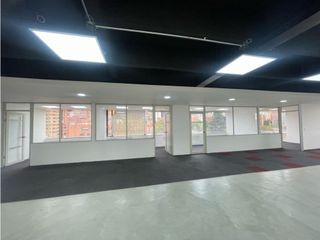 Foto 6 de RENTO OFINA REMODELADA EN LA 77 CON 11
