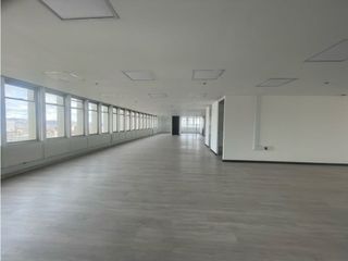 Foto 1 de VENDO RENTO OFICINA EN EL CENTRO EN PRESTIGIOSO EDIFICIO