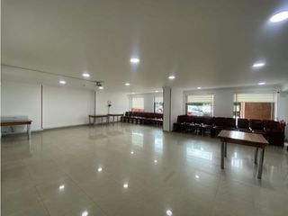 Foto 10 de VENDO RENTO OFICINA EN EXCLUSIVO EDIFICIO EN CHICO