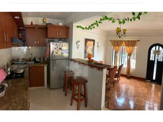 Foto 3 de VENDO/PERMUTO CASA ESQUINERA EN POMONA (4 PISOS)