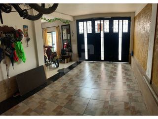 Foto 5 de VENDO/PERMUTO CASA ESQUINERA EN POMONA (4 PISOS)