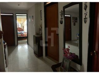 Foto 8 de VENDO/PERMUTO CASA ESQUINERA EN POMONA (4 PISOS)