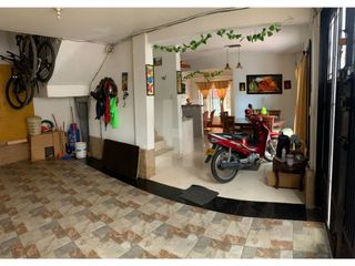 Foto 6 de VENDO/PERMUTO CASA ESQUINERA EN POMONA (4 PISOS)