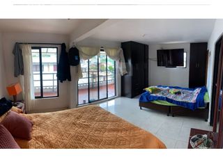 Foto 12 de VENDO/PERMUTO CASA ESQUINERA EN POMONA (4 PISOS)