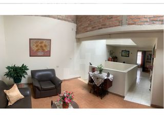 Foto 7 de VENDO CASA DE 3 PISOS CERCA AL CENTRO