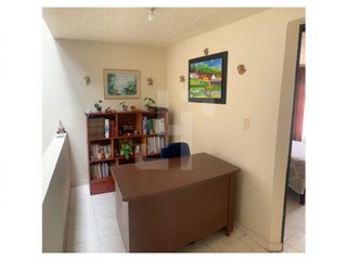 Foto 8 de VENDO CASA DE 3 PISOS CERCA AL CENTRO