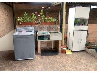 Foto 18 de VENDO CASA DE 3 PISOS CERCA AL CENTRO