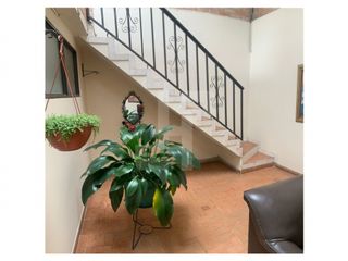 Foto 12 de VENDO CASA DE 3 PISOS CERCA AL CENTRO