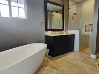 Foto 14 de Amplia Casa de lujo en Venta, urbanización privada, con seguridad, vista privilegiada, sector Puembo
