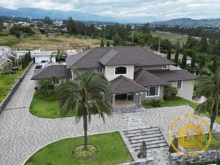 Foto 1 de Amplia Casa de lujo en Venta, urbanización privada, con seguridad, vista privilegiada, sector Puembo