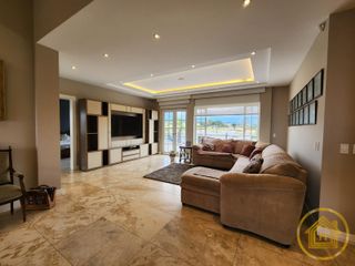 Foto 4 de Amplia Casa de lujo en Venta, urbanización privada, con seguridad, vista privilegiada, sector Puembo