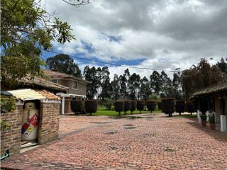 Foto 6 de Casa con lote en venta en Los Pinos Club de Polo