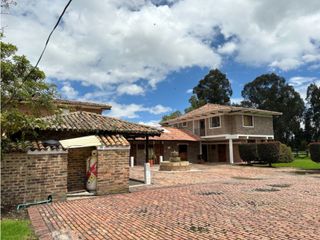 Foto 3 de Casa con lote en venta en Los Pinos Club de Polo