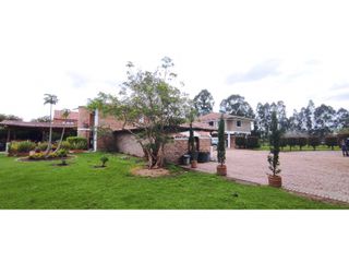 Foto 11 de Casa con lote en venta en Los Pinos Club de Polo