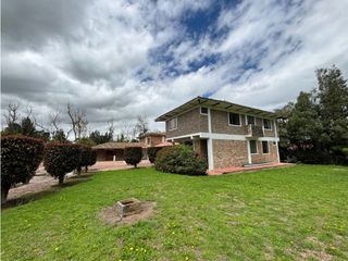 Foto 2 de Casa con lote en venta en Los Pinos Club de Polo