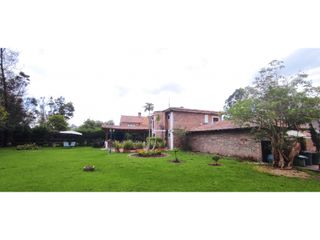 Foto 10 de Casa con lote en venta en Los Pinos Club de Polo
