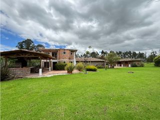 Foto 5 de Casa con lote en venta en Los Pinos Club de Polo