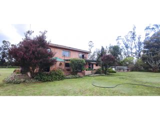 Foto 9 de Casa con lote en venta en Los Pinos Club de Polo