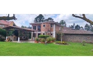 Foto 19 de Casa con lote en venta en Los Pinos Club de Polo