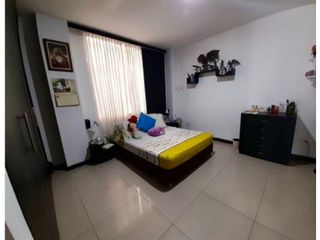 Foto 13 de Casa esquinera de tres pisos en venta - Barrio Las Mercedes Palmira