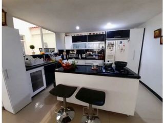 Foto 6 de Casa esquinera de tres pisos en venta - Barrio Las Mercedes Palmira