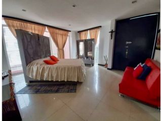 Foto 11 de Casa esquinera de tres pisos en venta - Barrio Las Mercedes Palmira