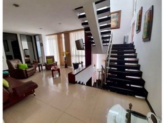 Foto 9 de Casa esquinera de tres pisos en venta - Barrio Las Mercedes Palmira