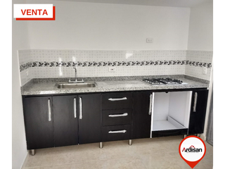 Foto 3 de CASA UNIFAMILIAR DE DOS PISOS + PLACA PROYECTADA
