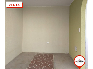 Foto 4 de CASA UNIFAMILIAR DE DOS PISOS + PLACA PROYECTADA