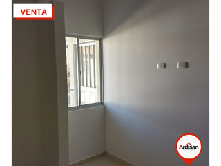 Foto 5 de CASA UNIFAMILIAR DE DOS PISOS + PLACA PROYECTADA
