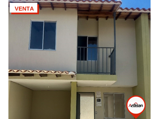 Foto 10 de CASA UNIFAMILIAR DE DOS PISOS + PLACA PROYECTADA