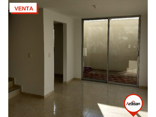 Foto 1 de CASA UNIFAMILIAR DE DOS PISOS + PLACA PROYECTADA